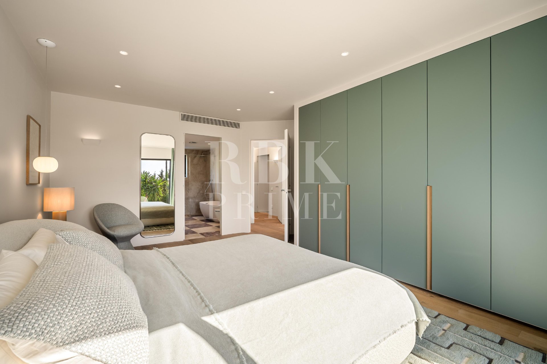 Resale - Villa -
Malaga - Nueva Andalucía