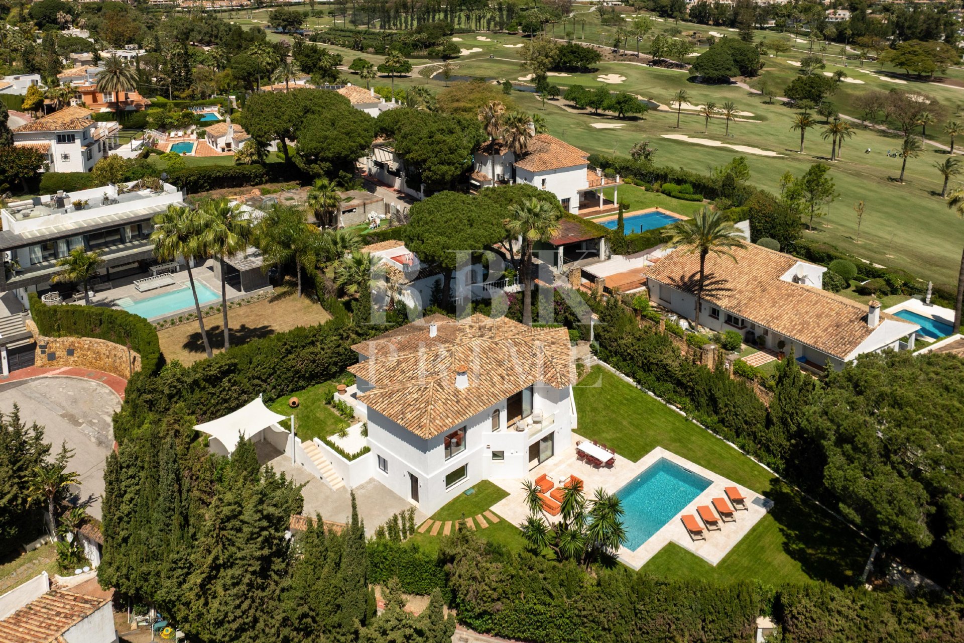 Resale - Villa -
Malaga - Nueva Andalucía
