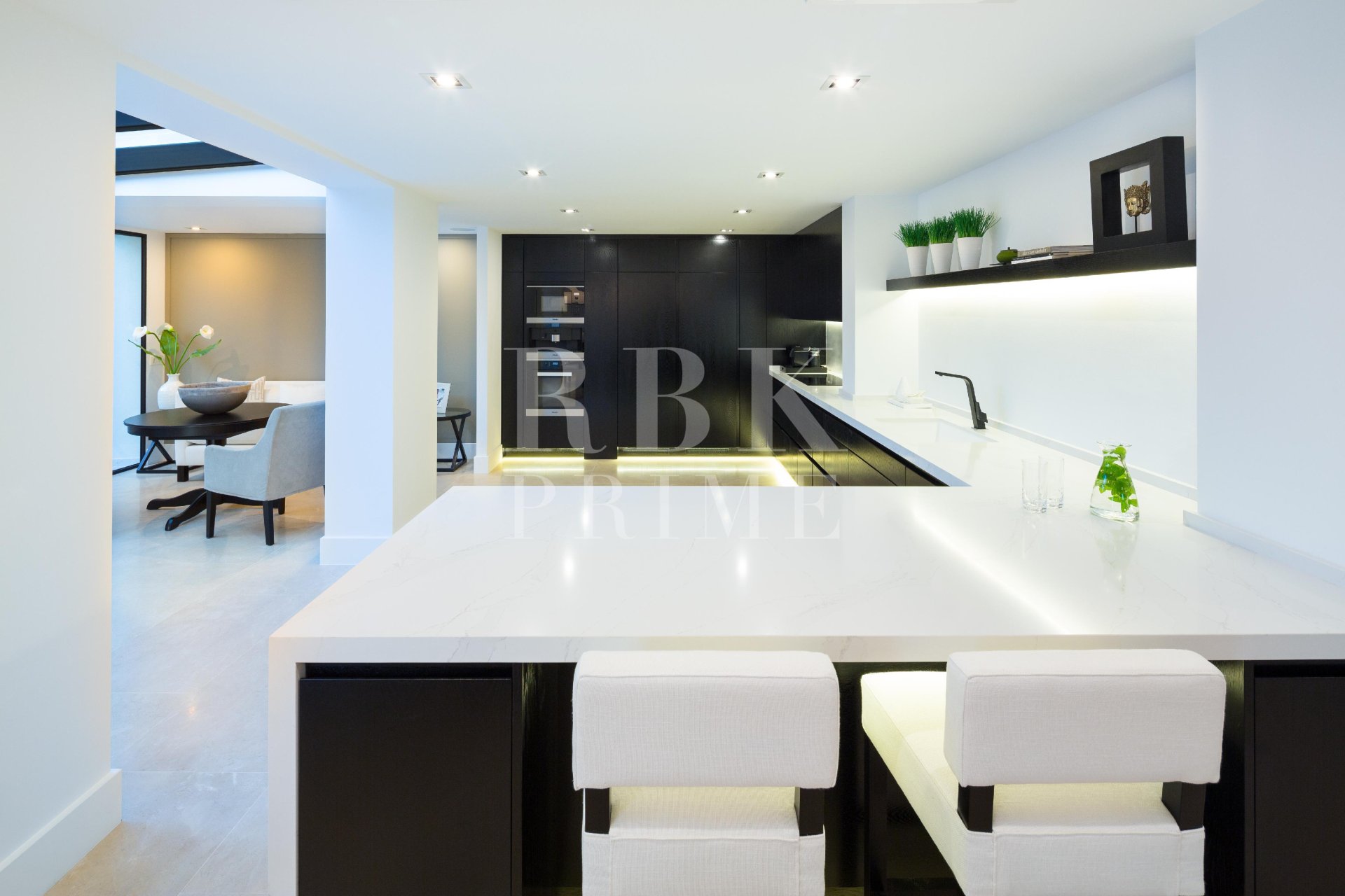 Resale - Villa -
Malaga - Nueva Andalucía