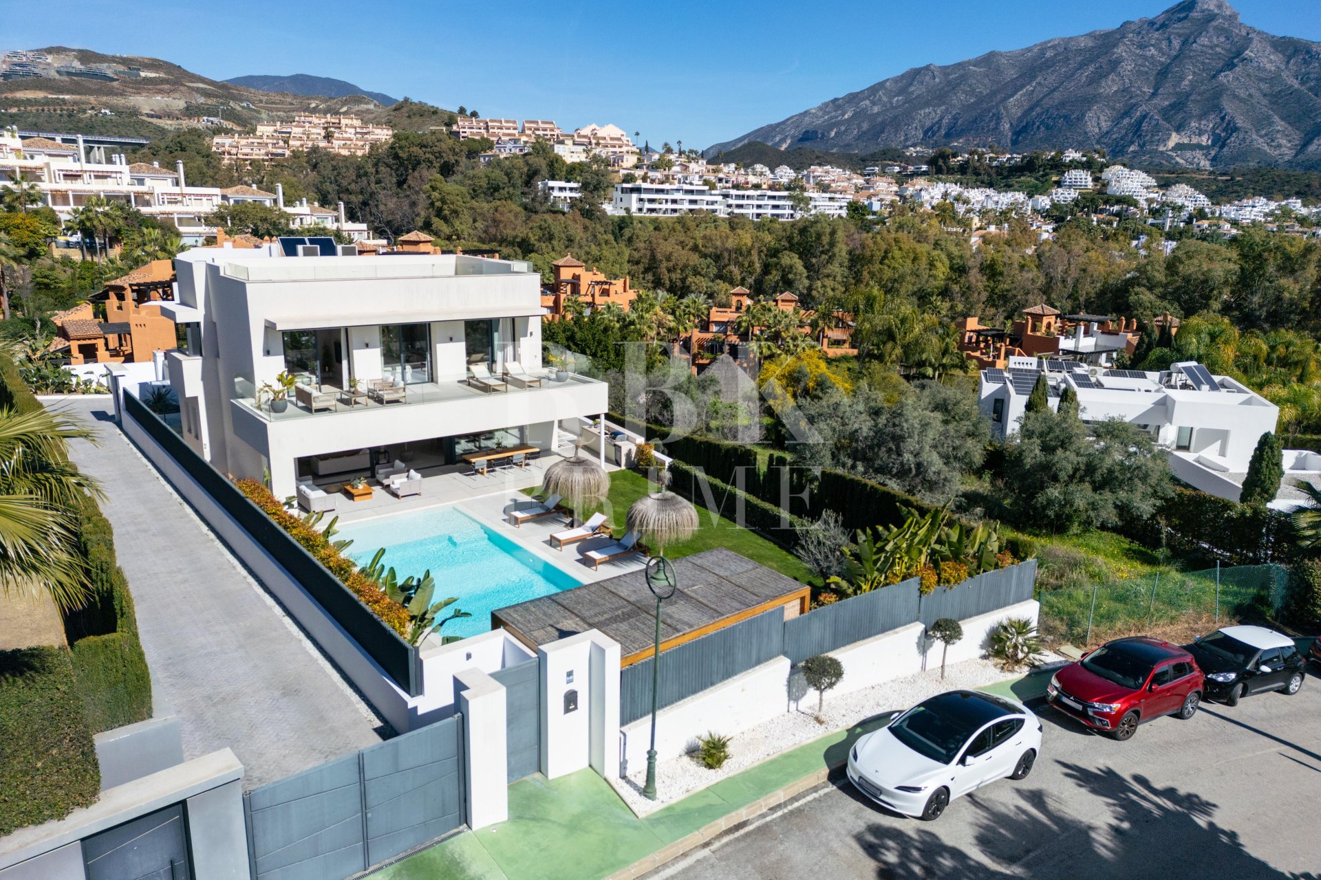 Resale - Villa -
Malaga - Nueva Andalucía
