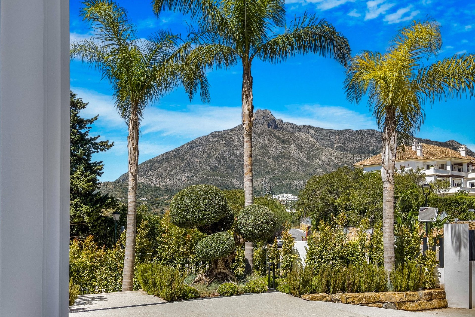 Resale - Villa -
Marbella - Golden Mile