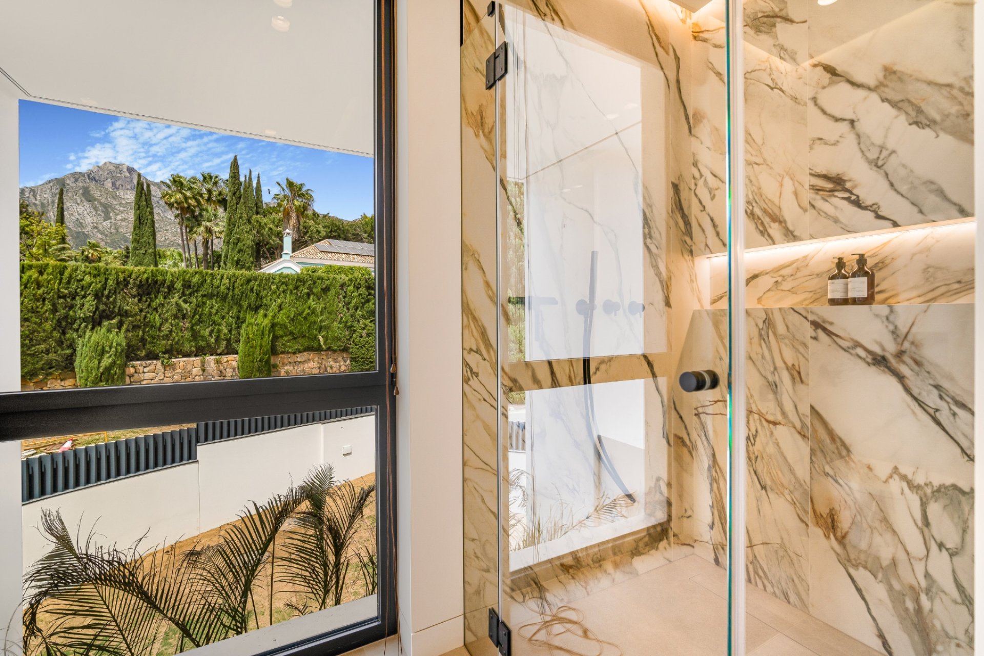 Resale - Villa -
Marbella - Nagueles