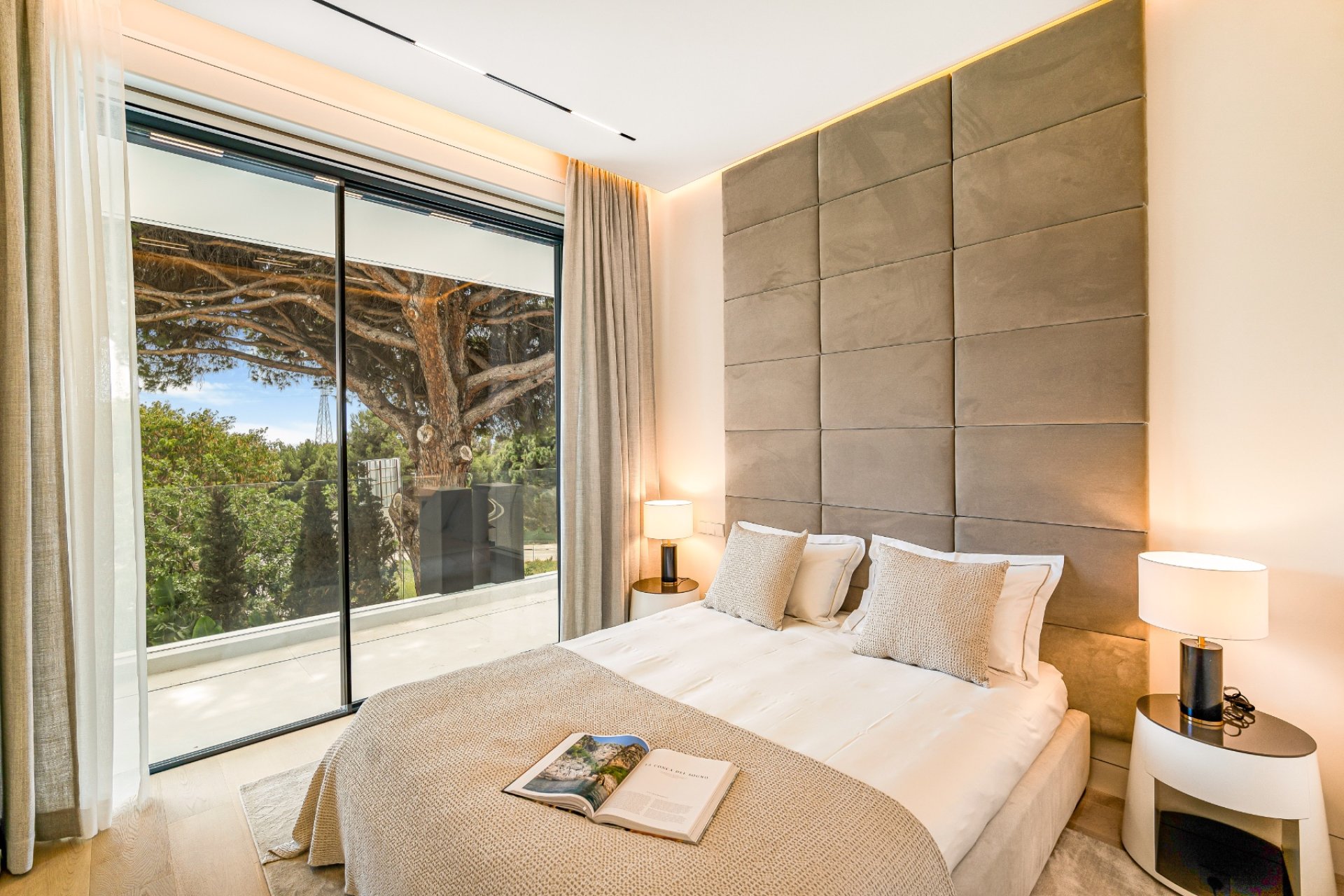 Resale - Villa -
Marbella - Nagueles