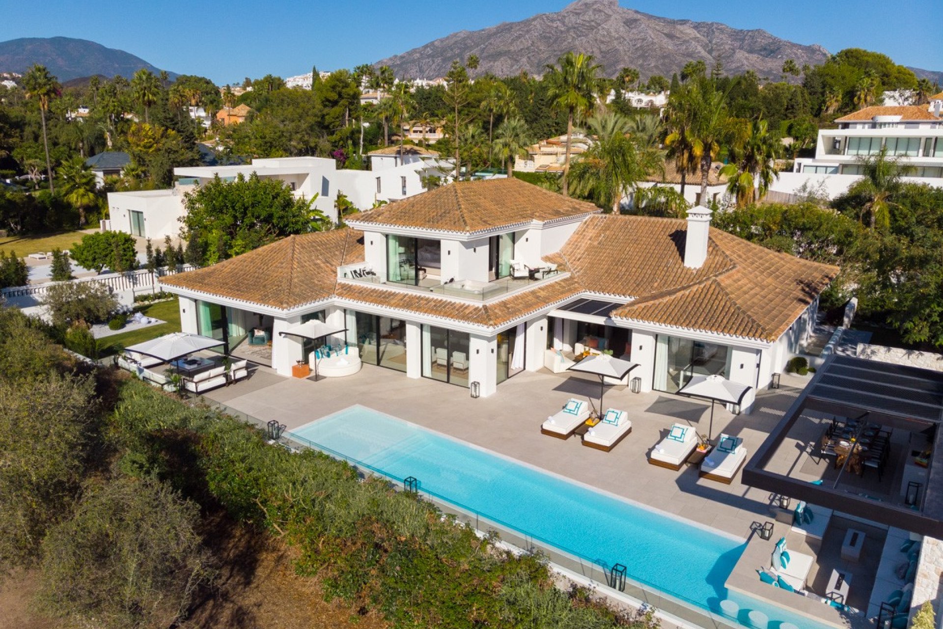 Resale - Villa -
Marbella - Nueva Andalucía