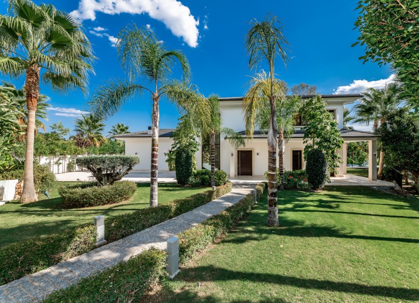 Resale - Villa -
Marbella - Nueva Andalucía