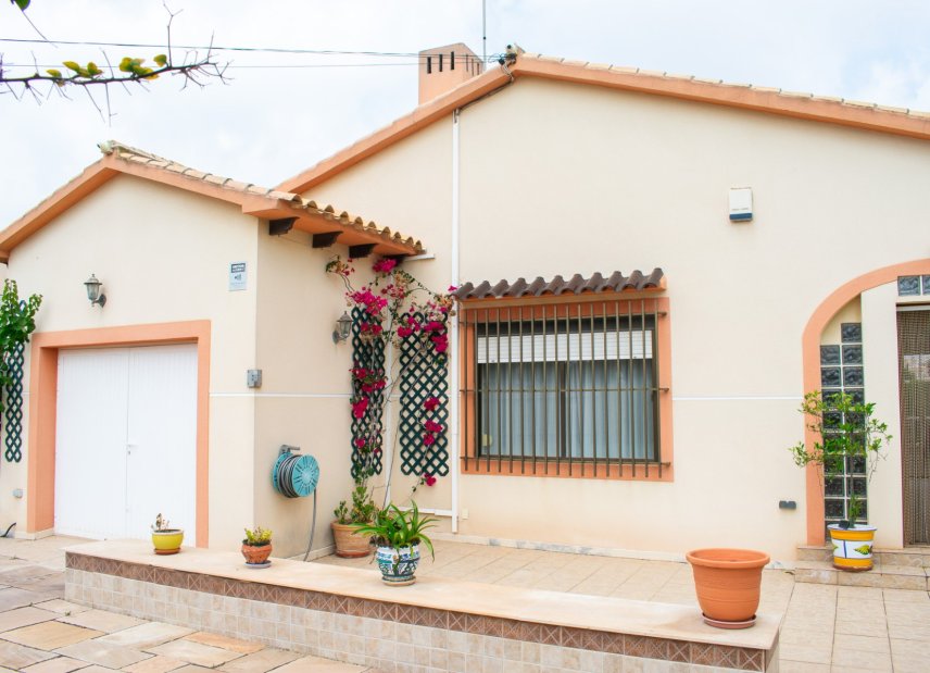 Resale - Villa -
Orihuela Costa - Cabo Roig