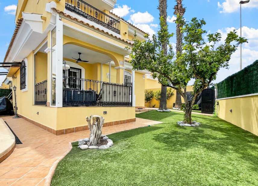 Resale - Villa -
Orihuela Costa - Los Dolses