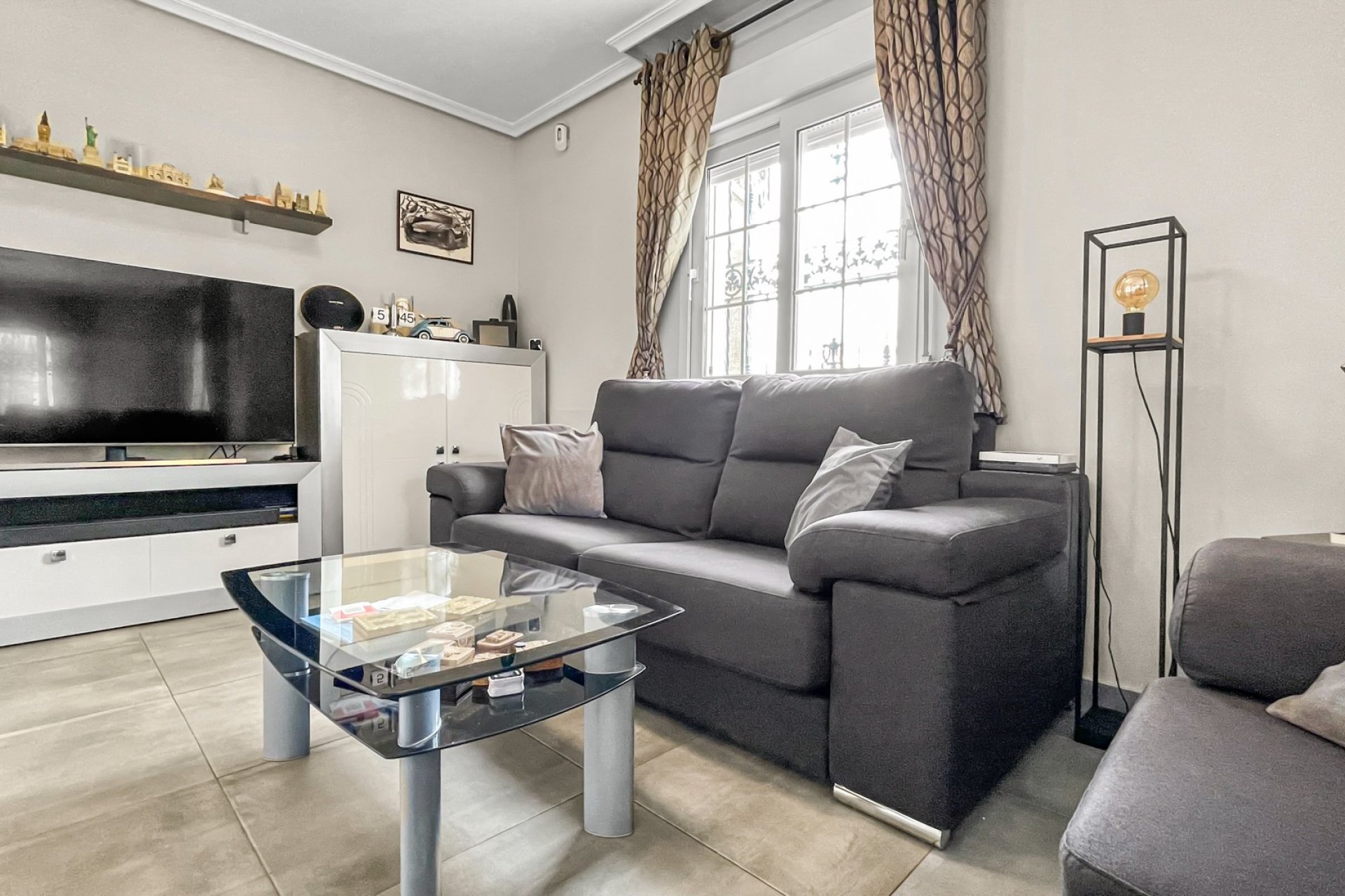 Resale - Villa -
Orihuela Costa - Los Dolses