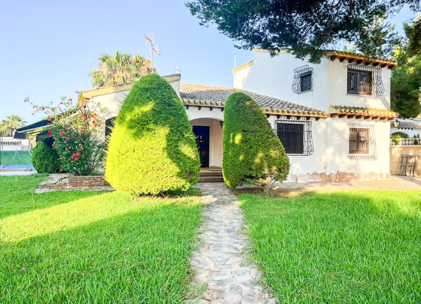Resale - Villa -
Orihuela Costa - Punta Prima