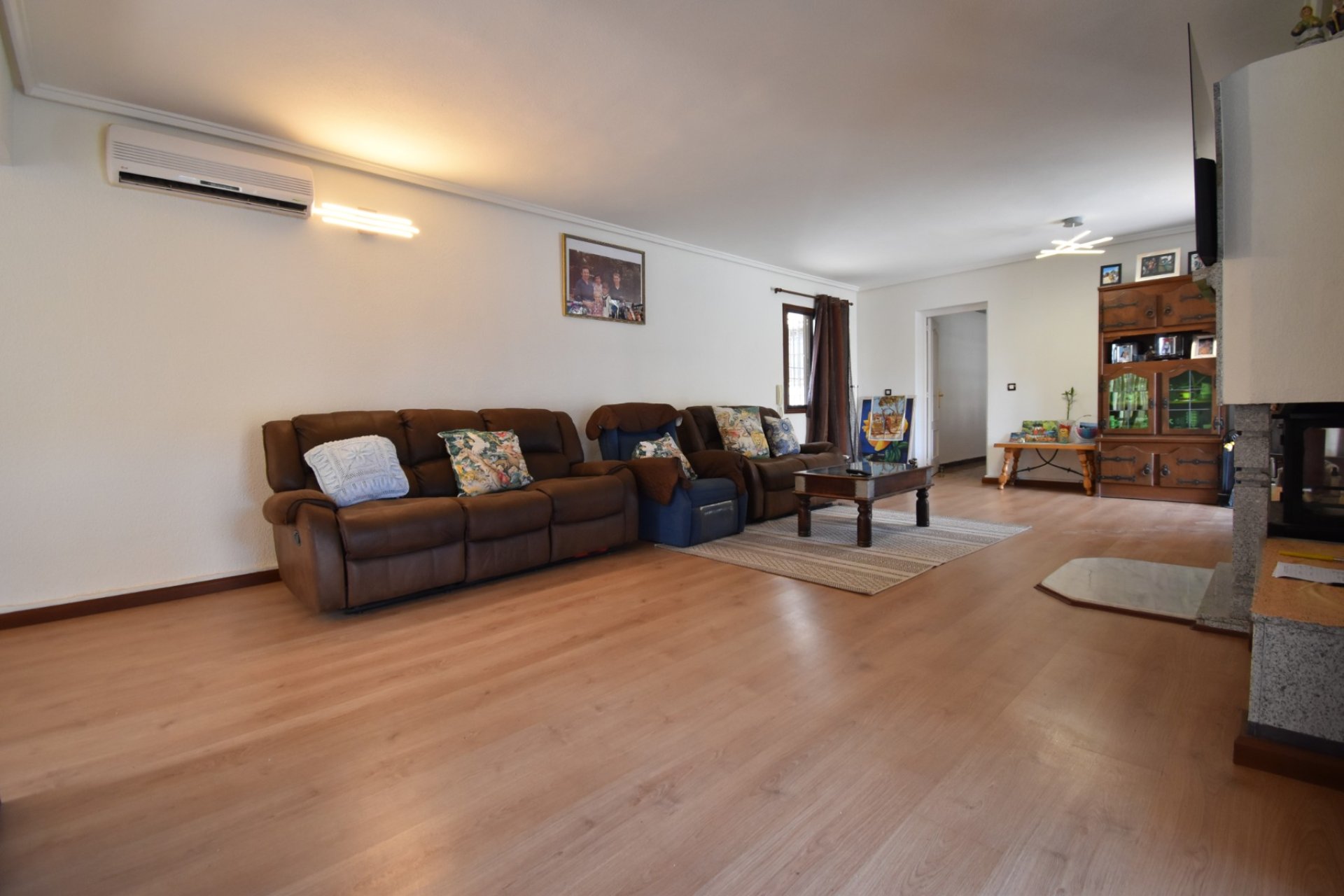 Resale - Villa -
Orihuela Costa - Villamartín