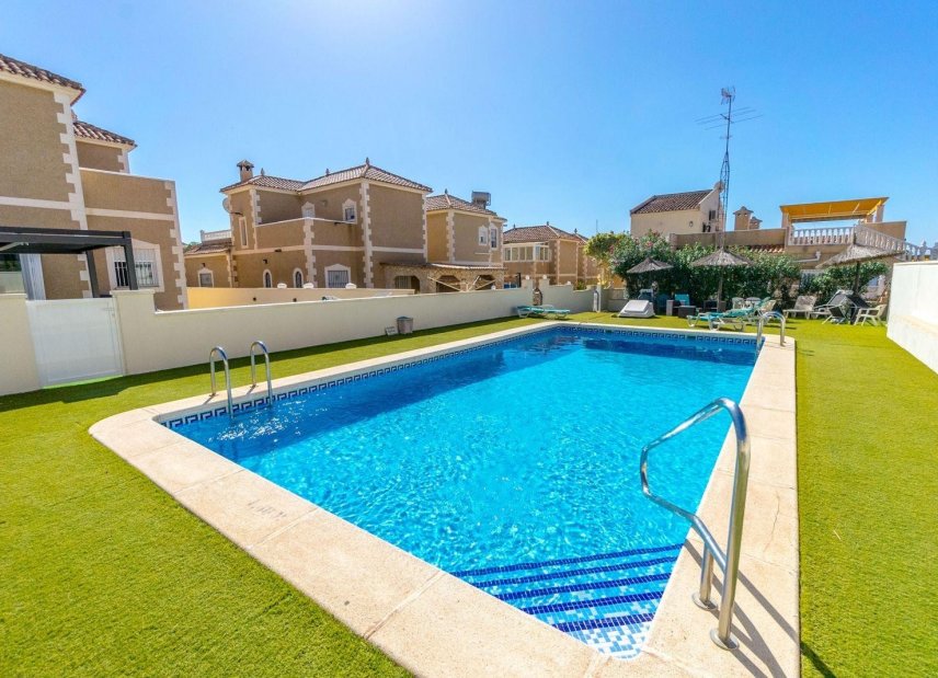 Resale - Villa -
Orihuela Costa - Villamartín