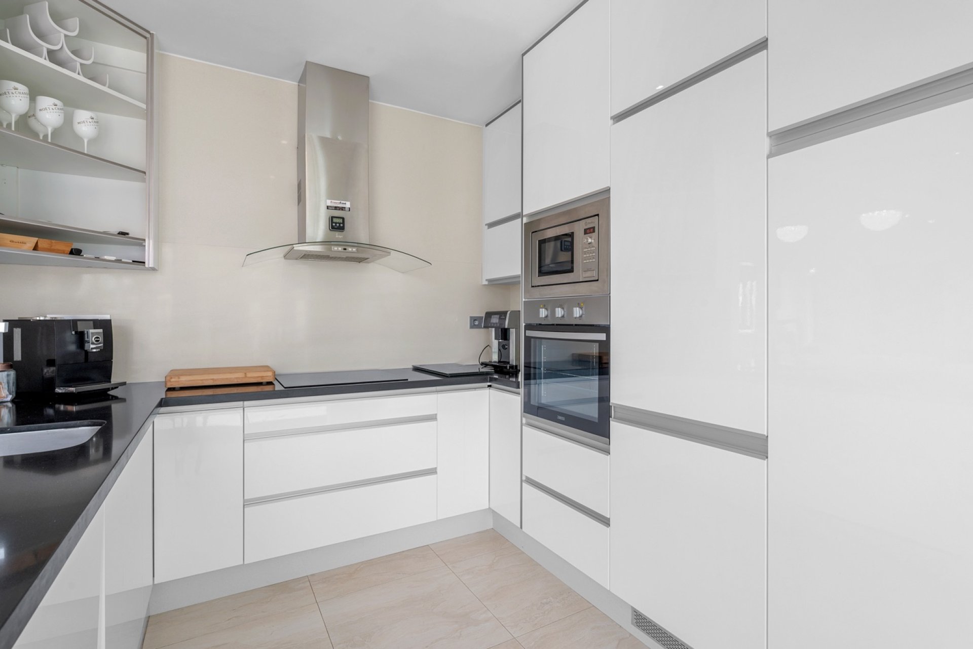 Resale - Villa -
Orihuela Costa - Villamartín