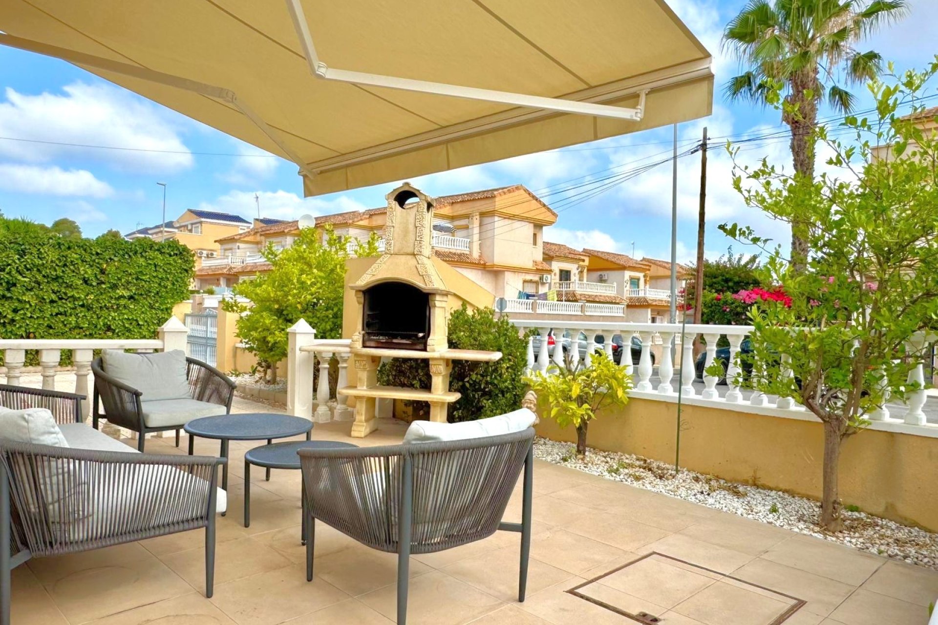 Resale - Villa -
Orihuela Costa - Villamartín