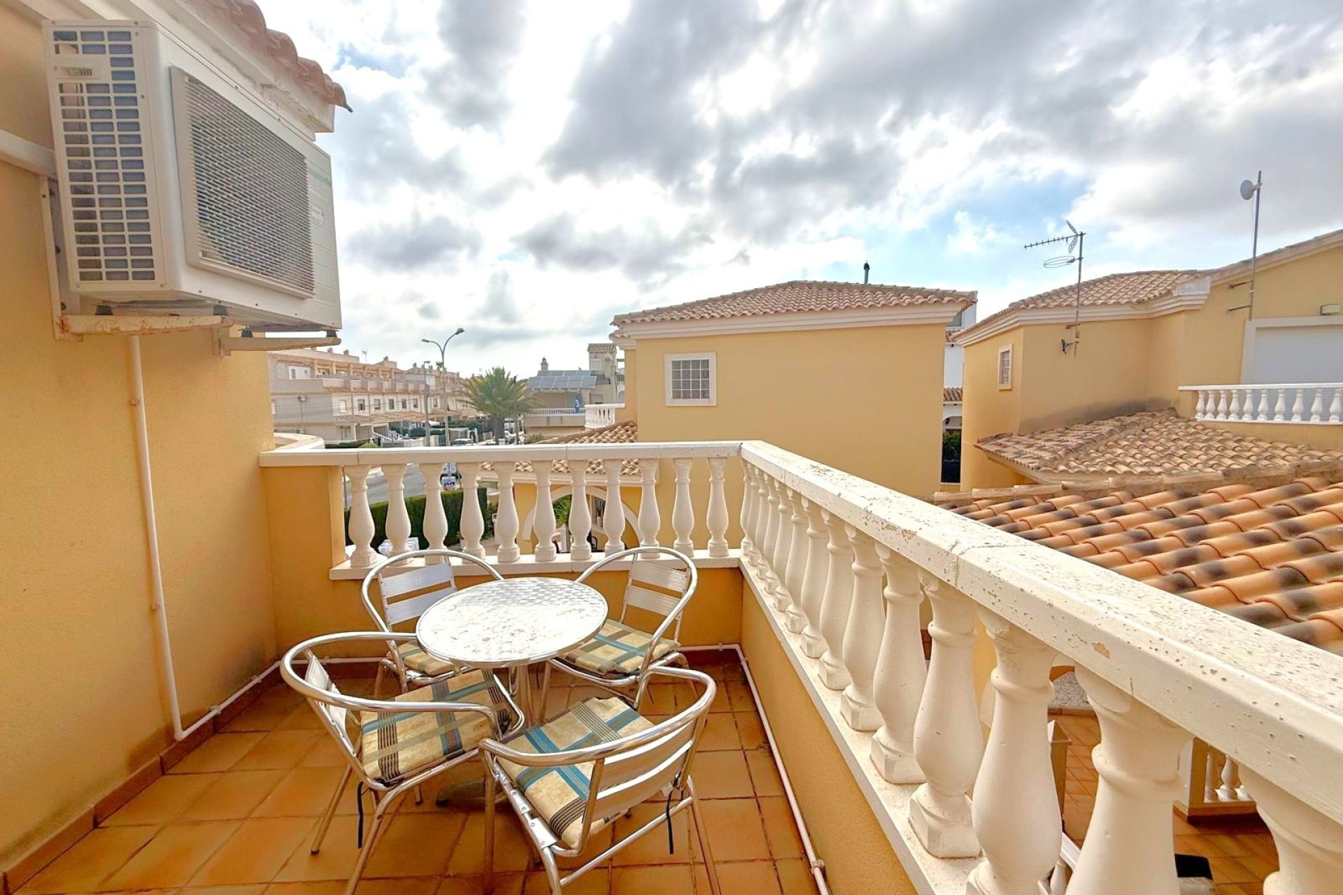 Resale - Villa -
Orihuela Costa - Villamartín