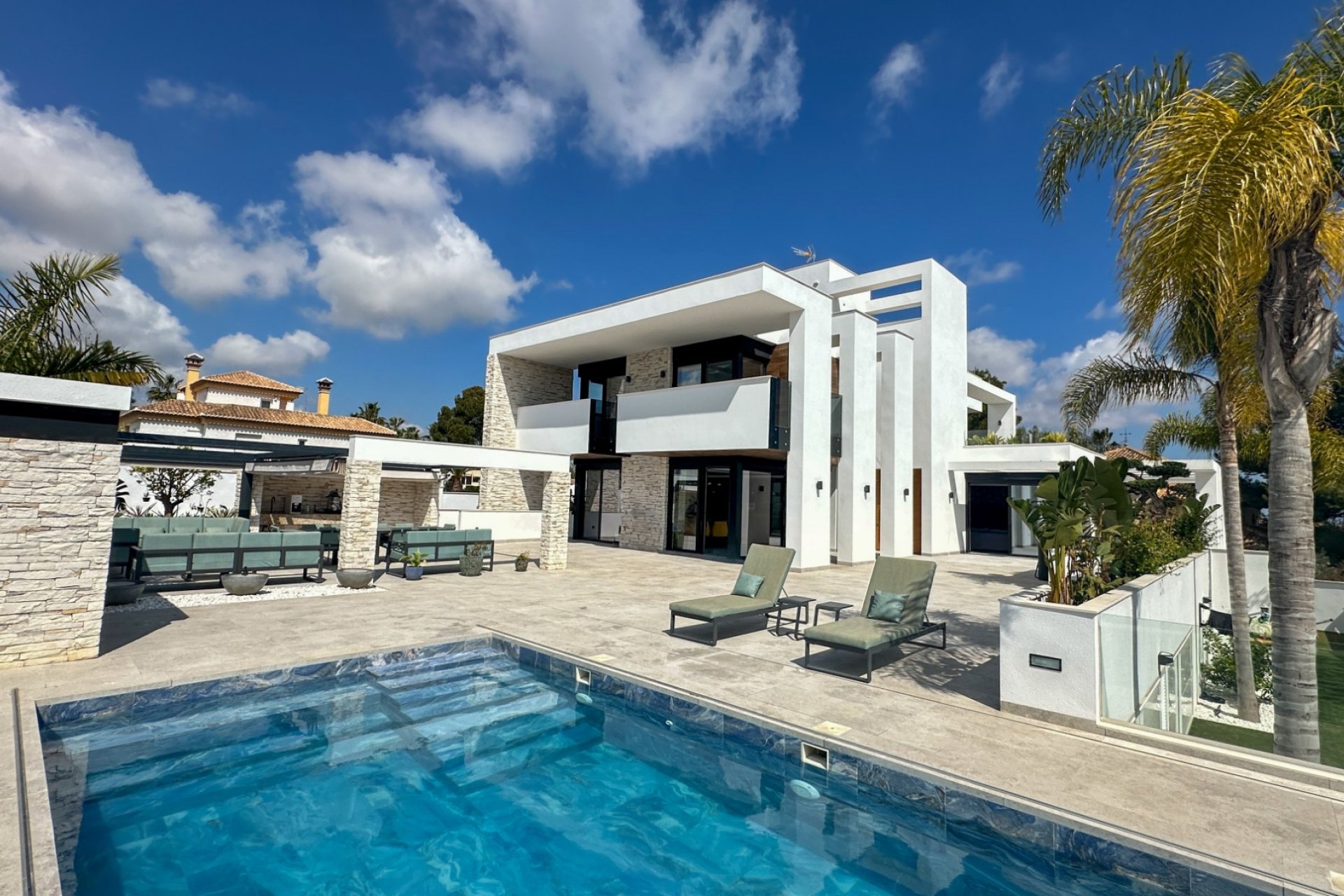 Resale - Villa -
Orihuela Costa - Villamartín