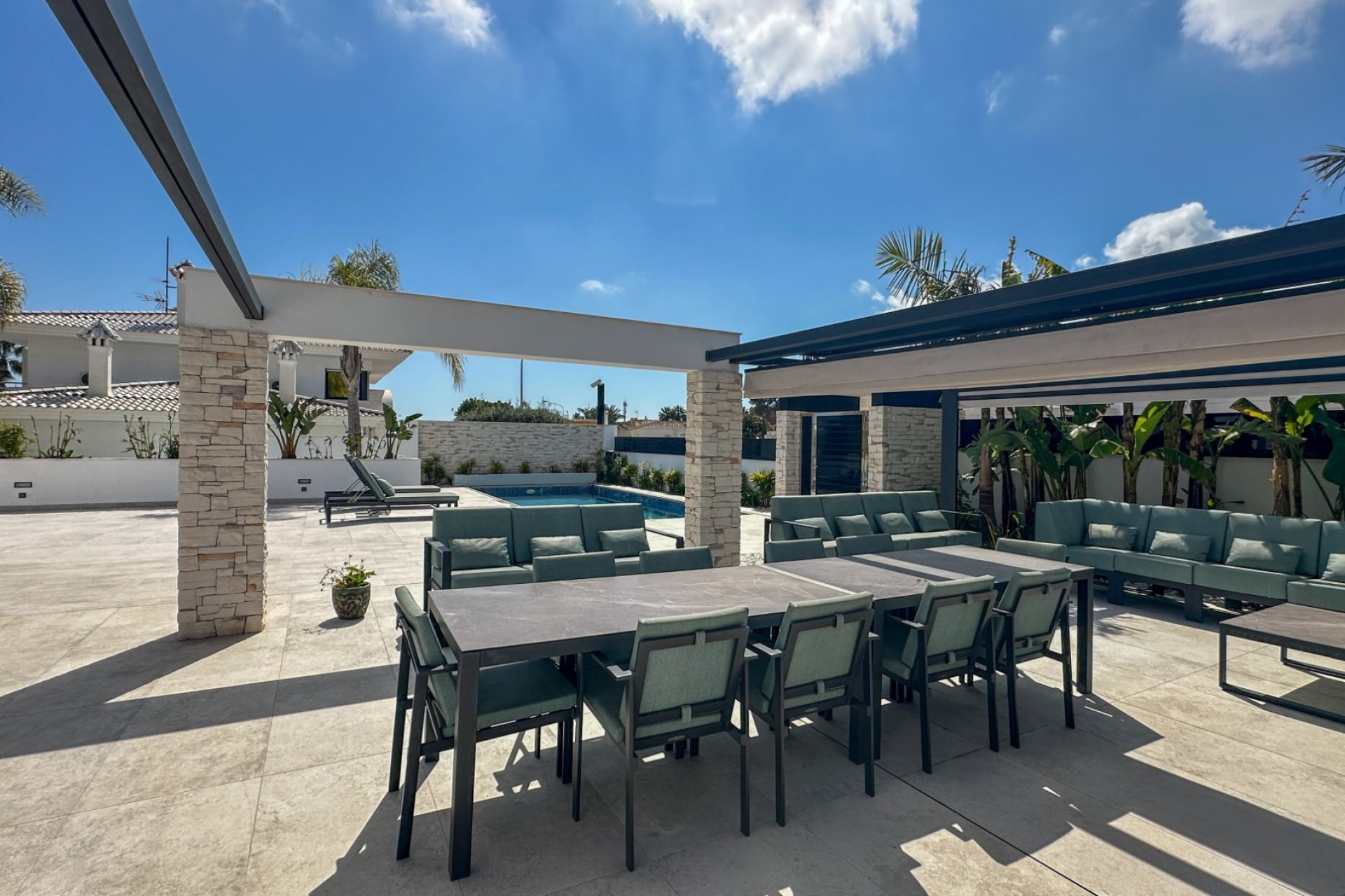 Resale - Villa -
Orihuela Costa - Villamartín