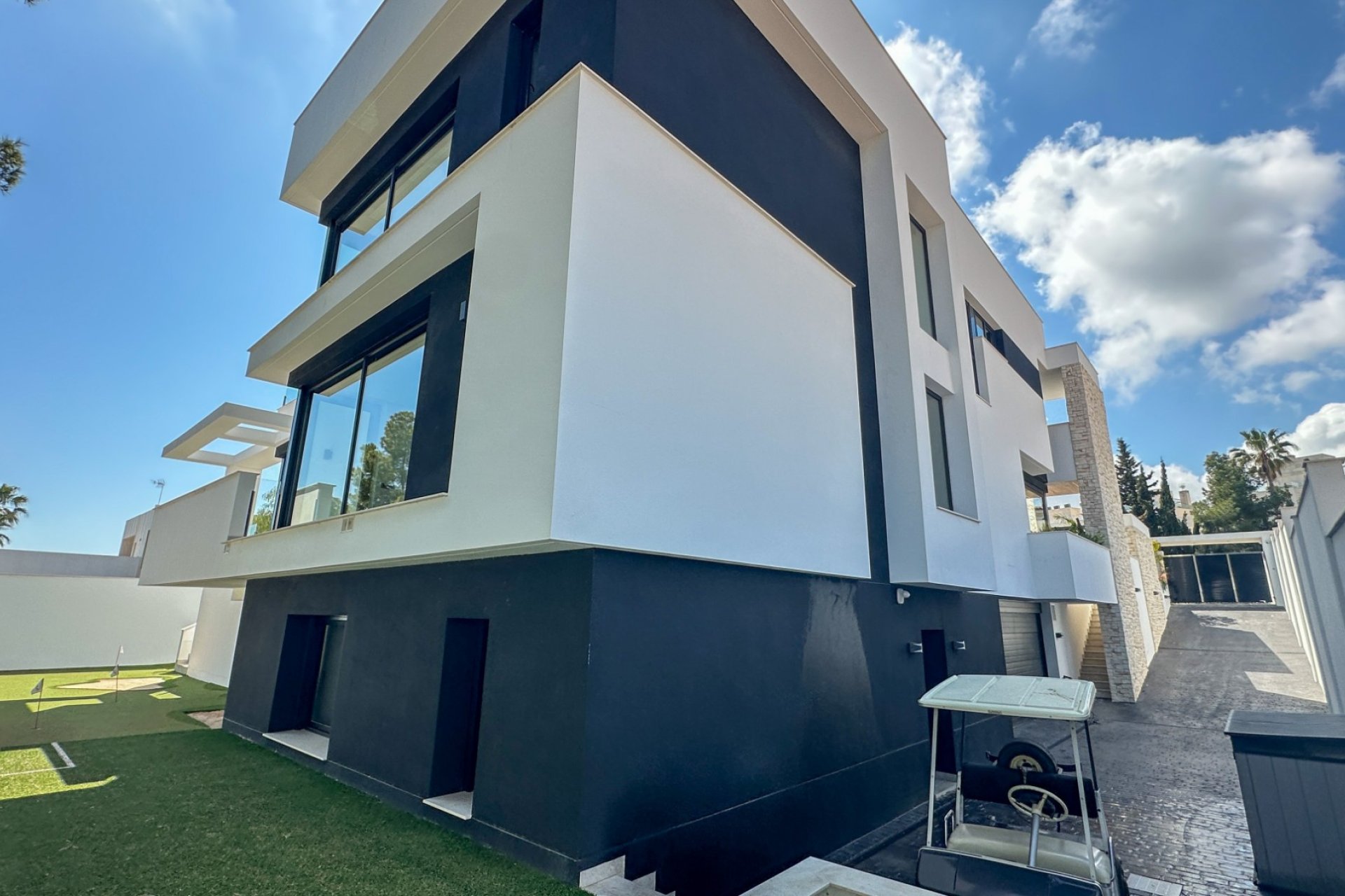 Resale - Villa -
Orihuela Costa - Villamartín