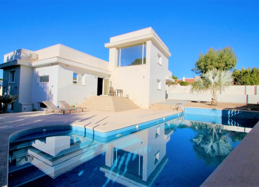Resale - Villa -
Rojales - Ciudad Quesada