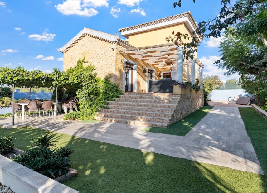 Resale - Villa -
Santa Pola - El Poble Llevanti