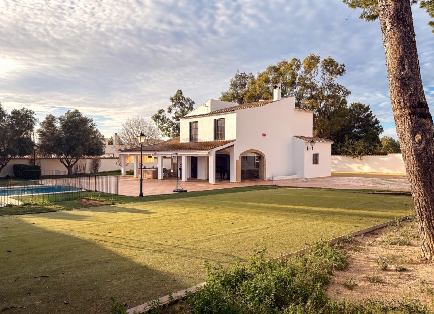 Resale - Villa -
Santa Pola - El Poble Llevanti