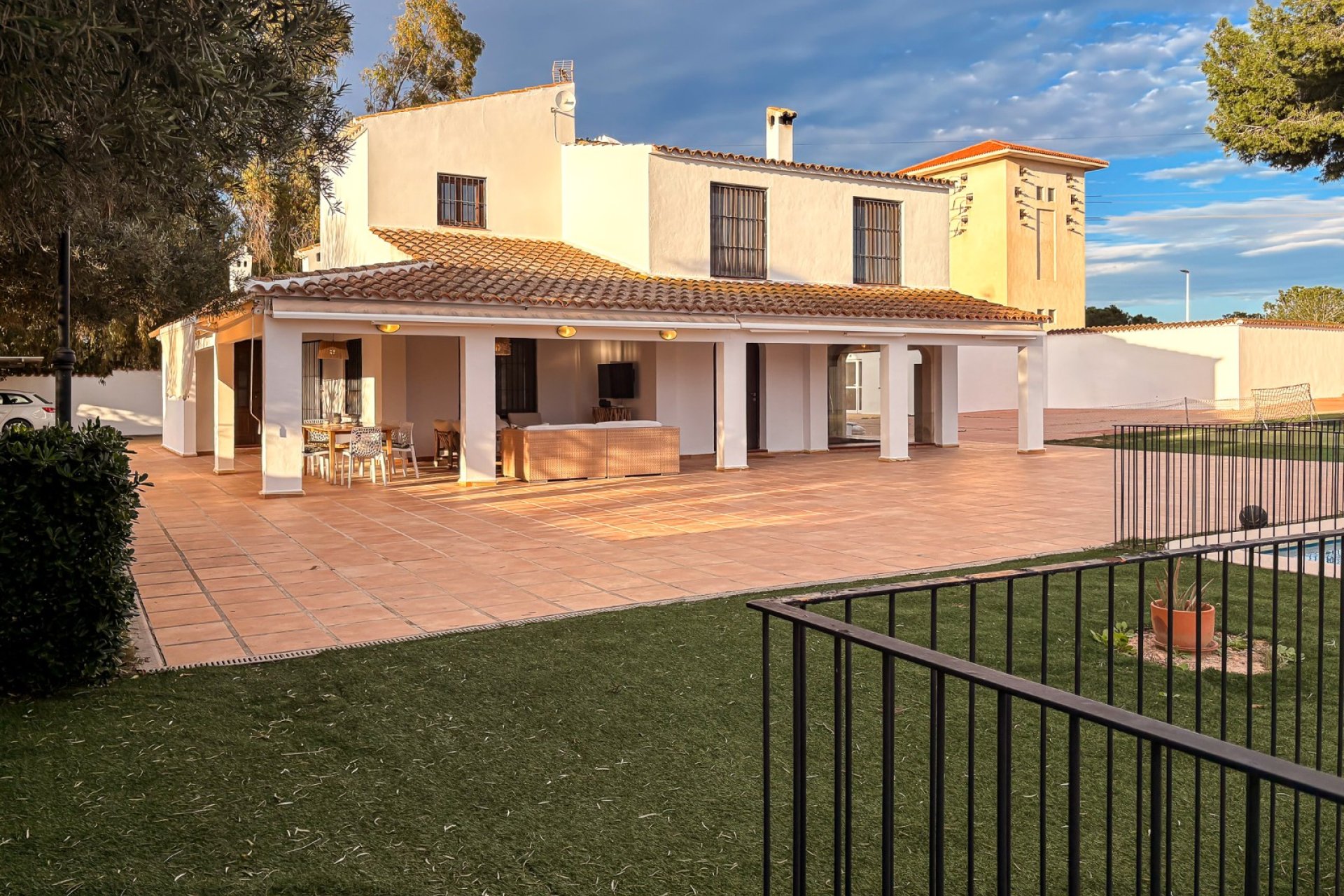 Resale - Villa -
Santa Pola - El Poble Llevanti