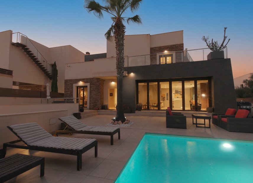 Resale - Villa -
Torrevieja - Aguas Nuevas