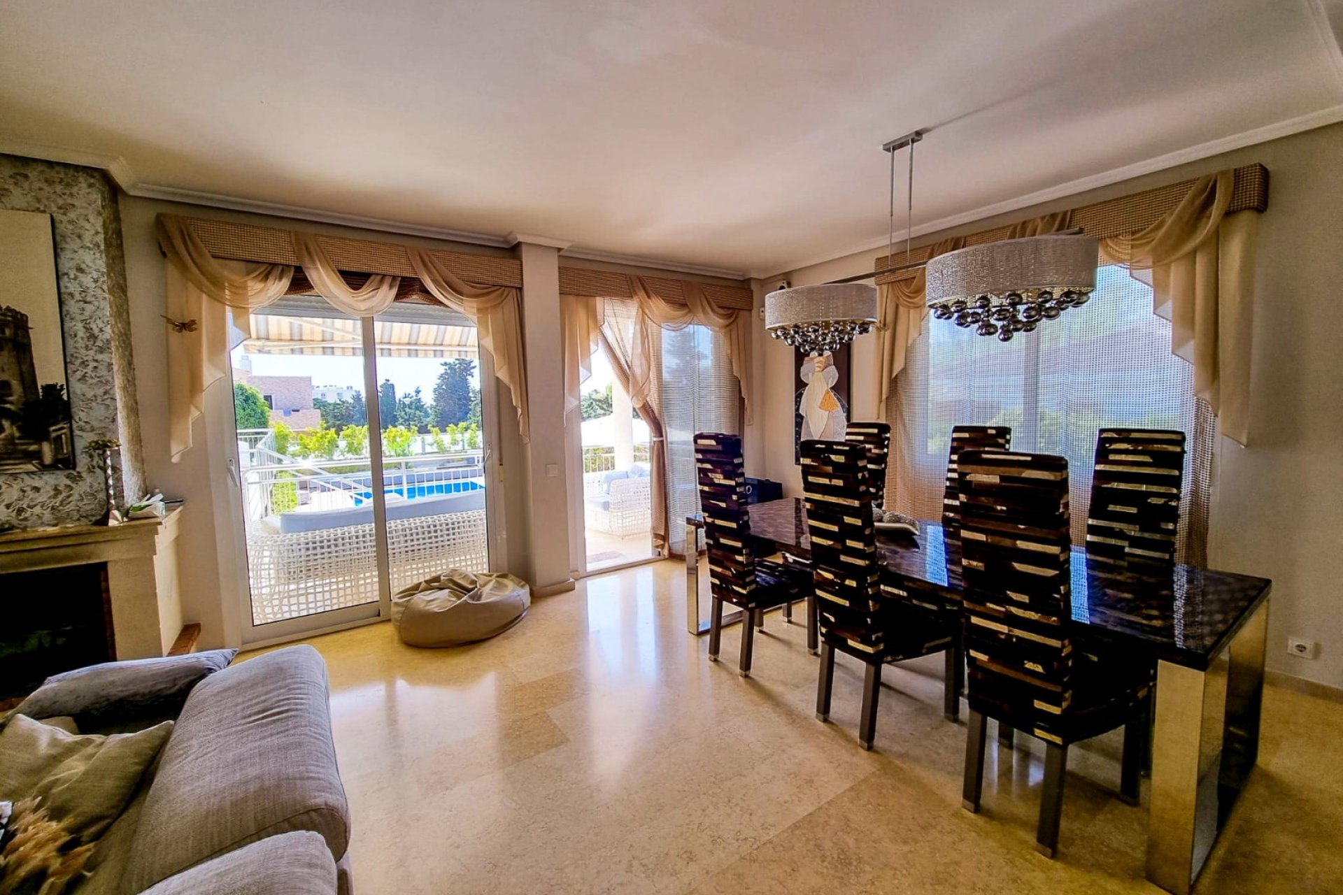 Resale - Villa -
Torrevieja - La Mata