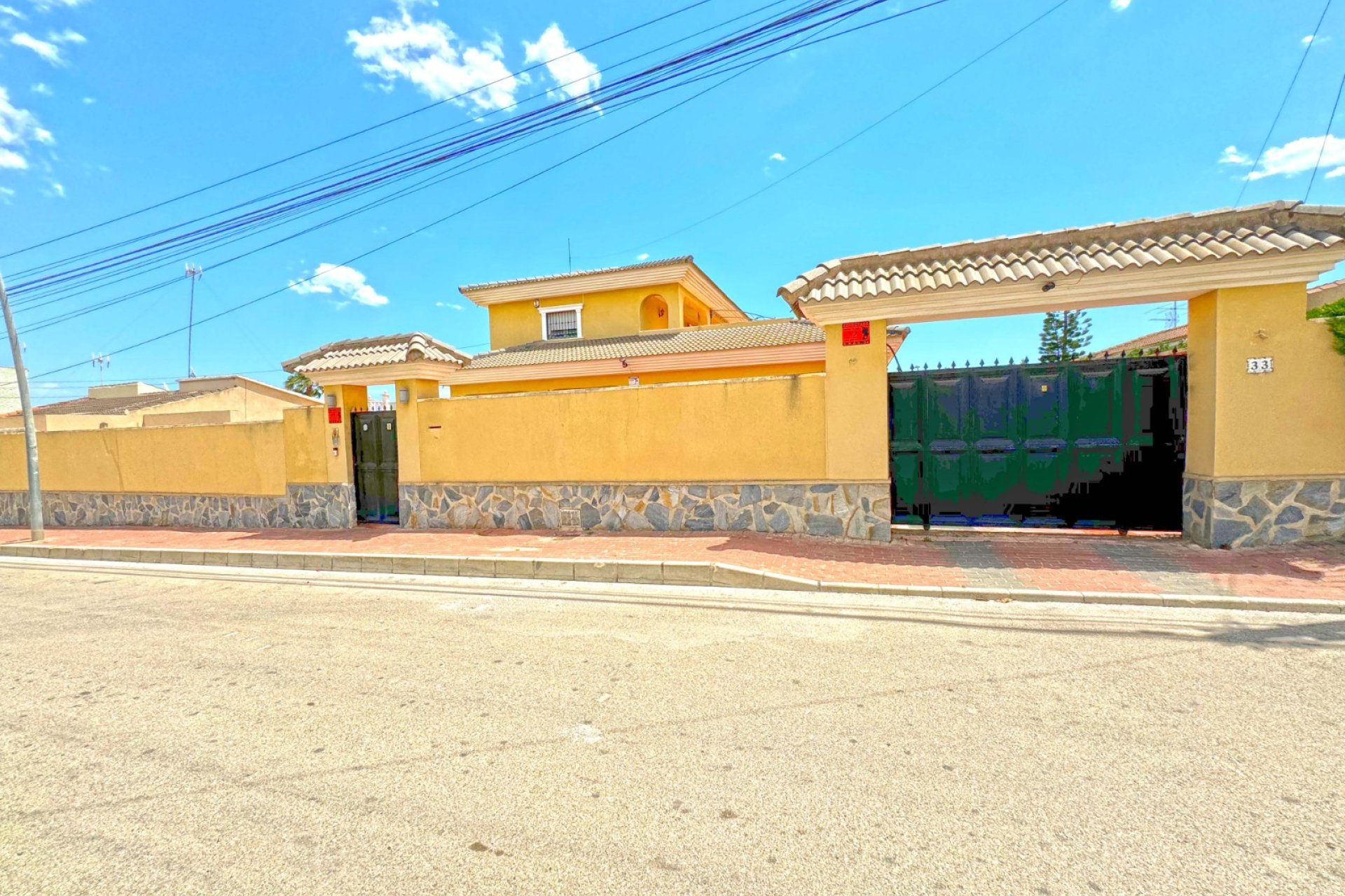 Resale - Villa -
Torrevieja - Los Balcones