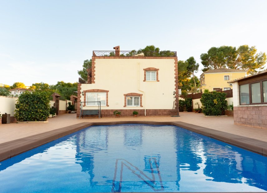 Resale - Villa -
Torrevieja - Los Balcones