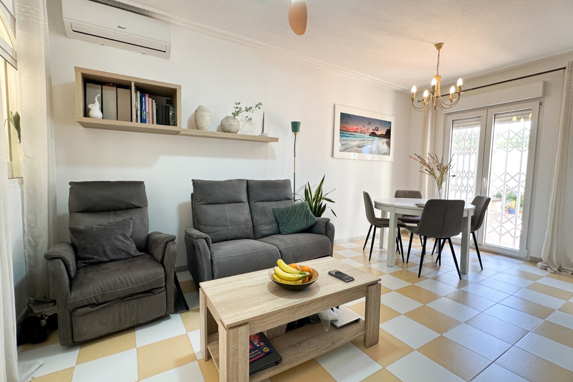 Resale - Villa -
Torrevieja - Nueva Torrevieja