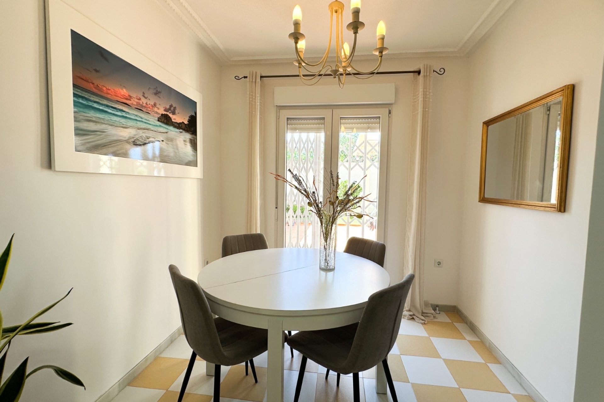 Resale - Villa -
Torrevieja - Nueva Torrevieja