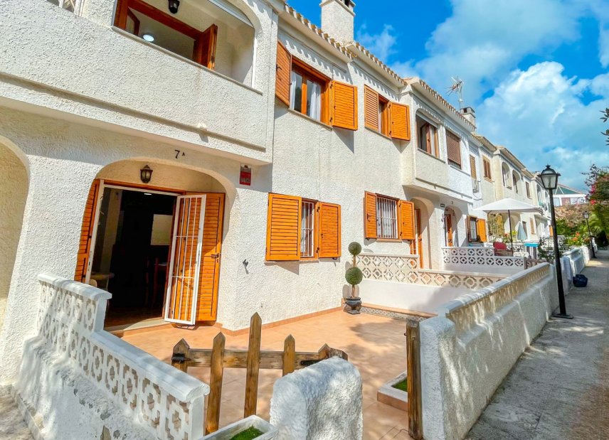 Reventa - Adosado -
Orihuela Costa - Playa Flamenca