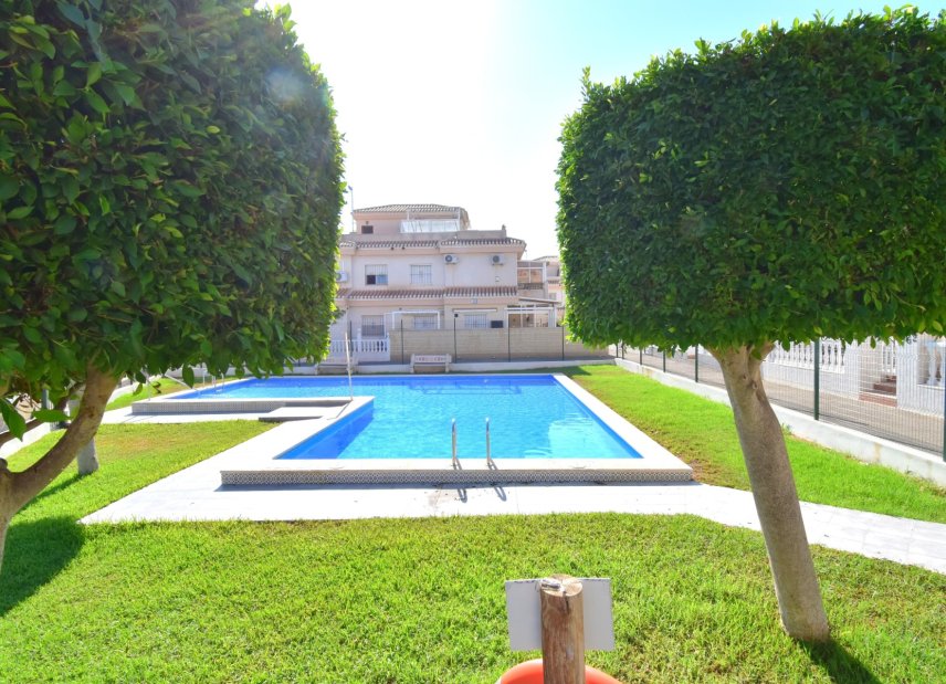 Reventa - Adosado -
Orihuela Costa - Playa Flamenca