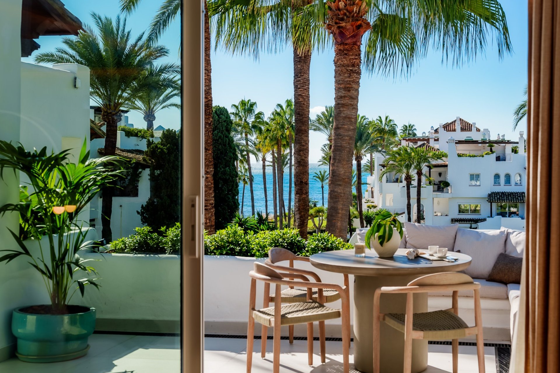 Reventa - apartment -
Estepona