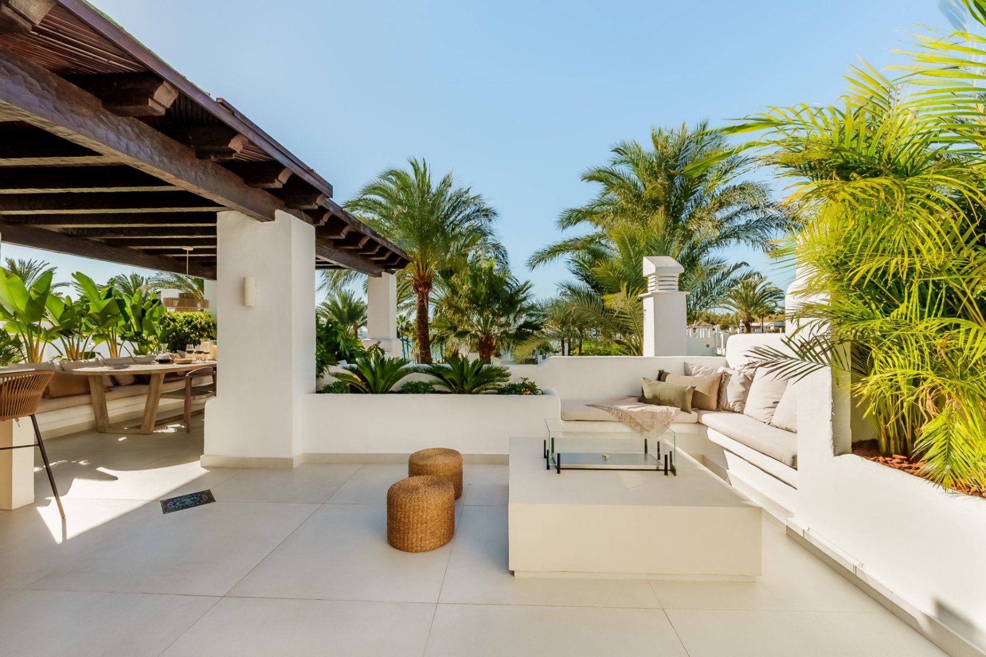 Reventa - apartment -
Estepona