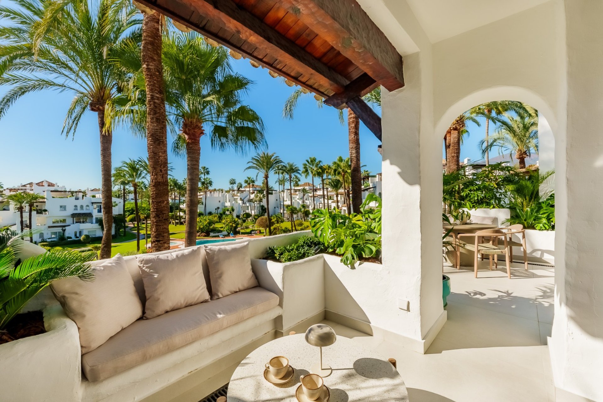 Reventa - apartment -
Estepona