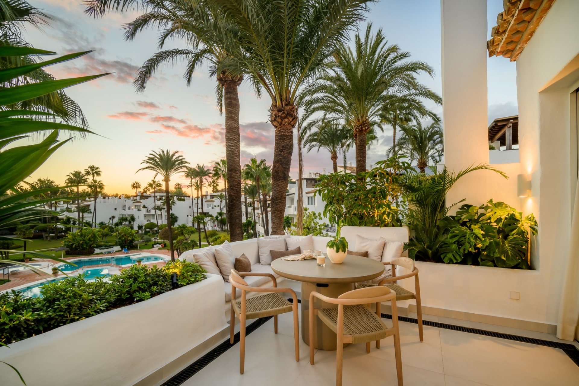 Reventa - apartment -
Estepona