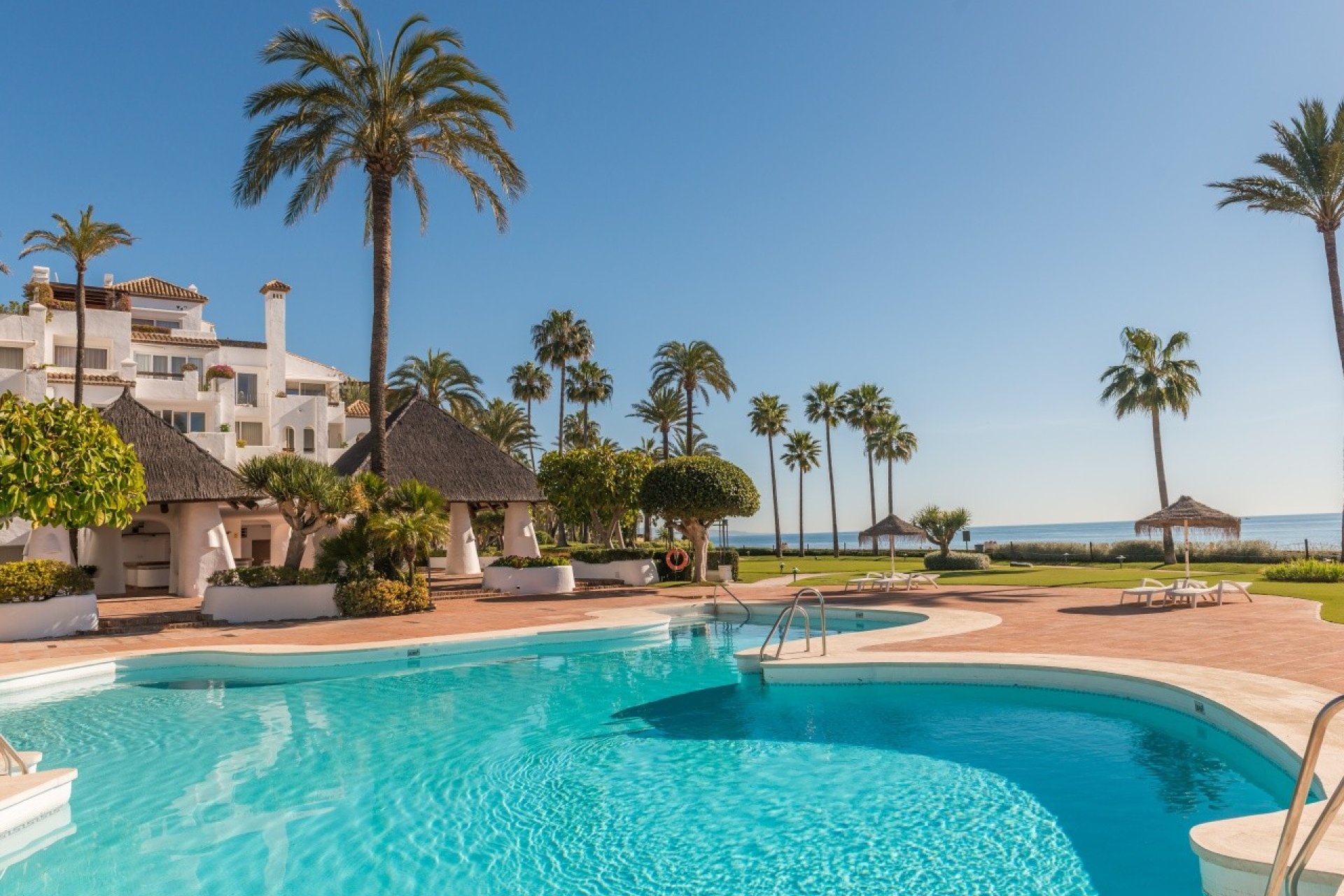 Reventa - apartment -
Estepona