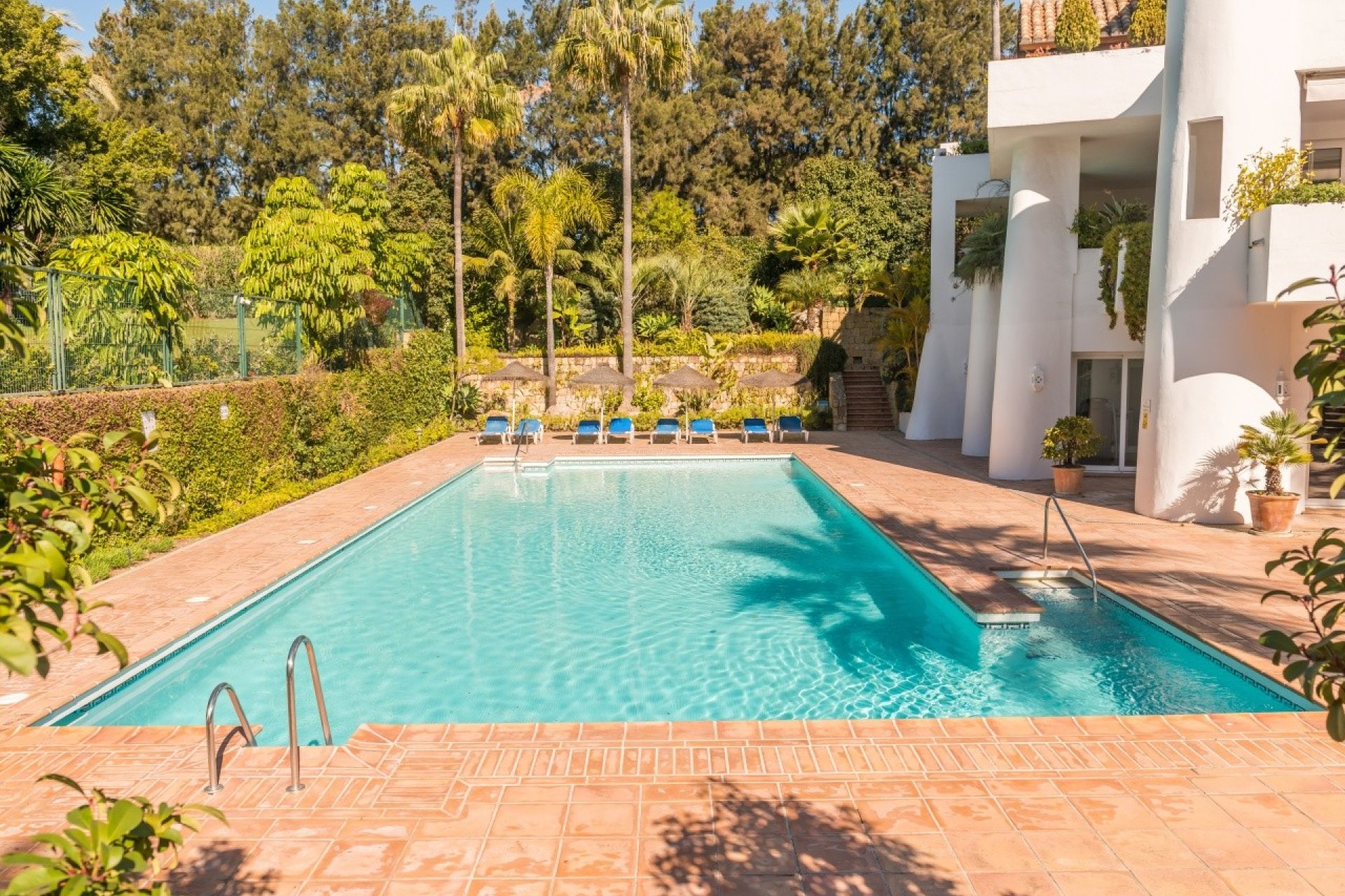 Reventa - apartment -
Estepona