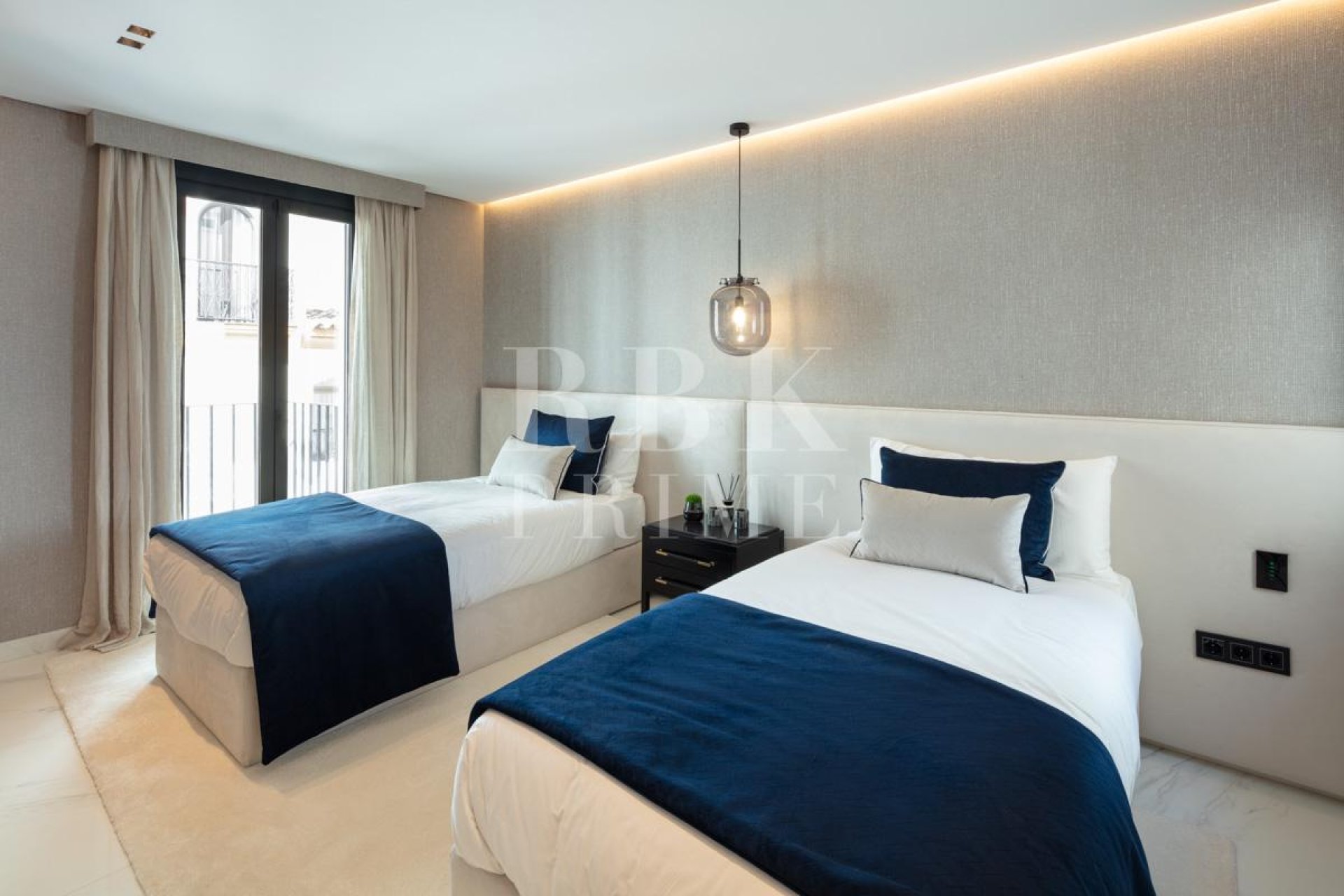Reventa - apartment -
Malaga - Nueva Andalucía