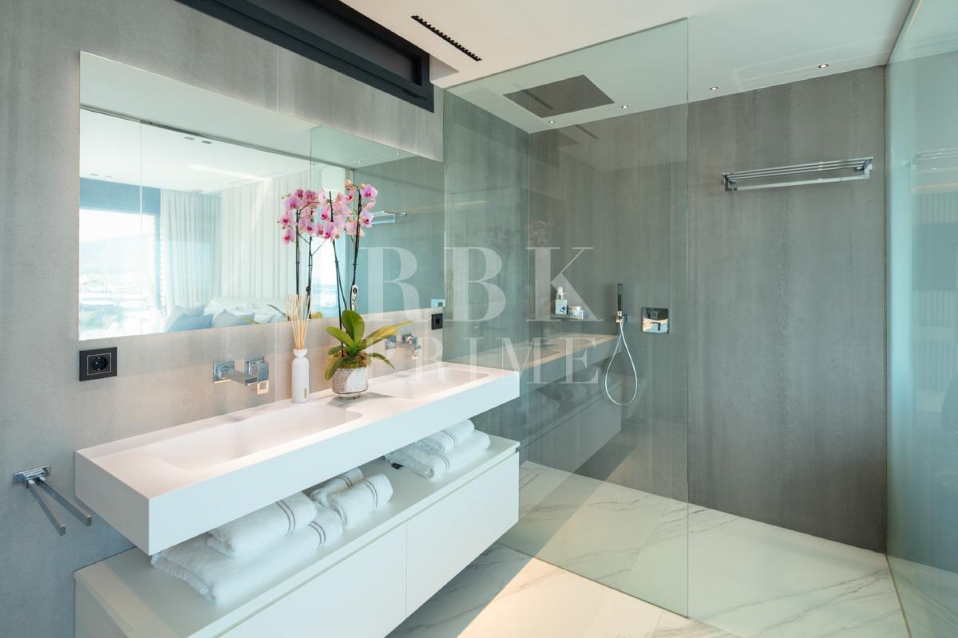 Reventa - apartment -
Malaga - Nueva Andalucía