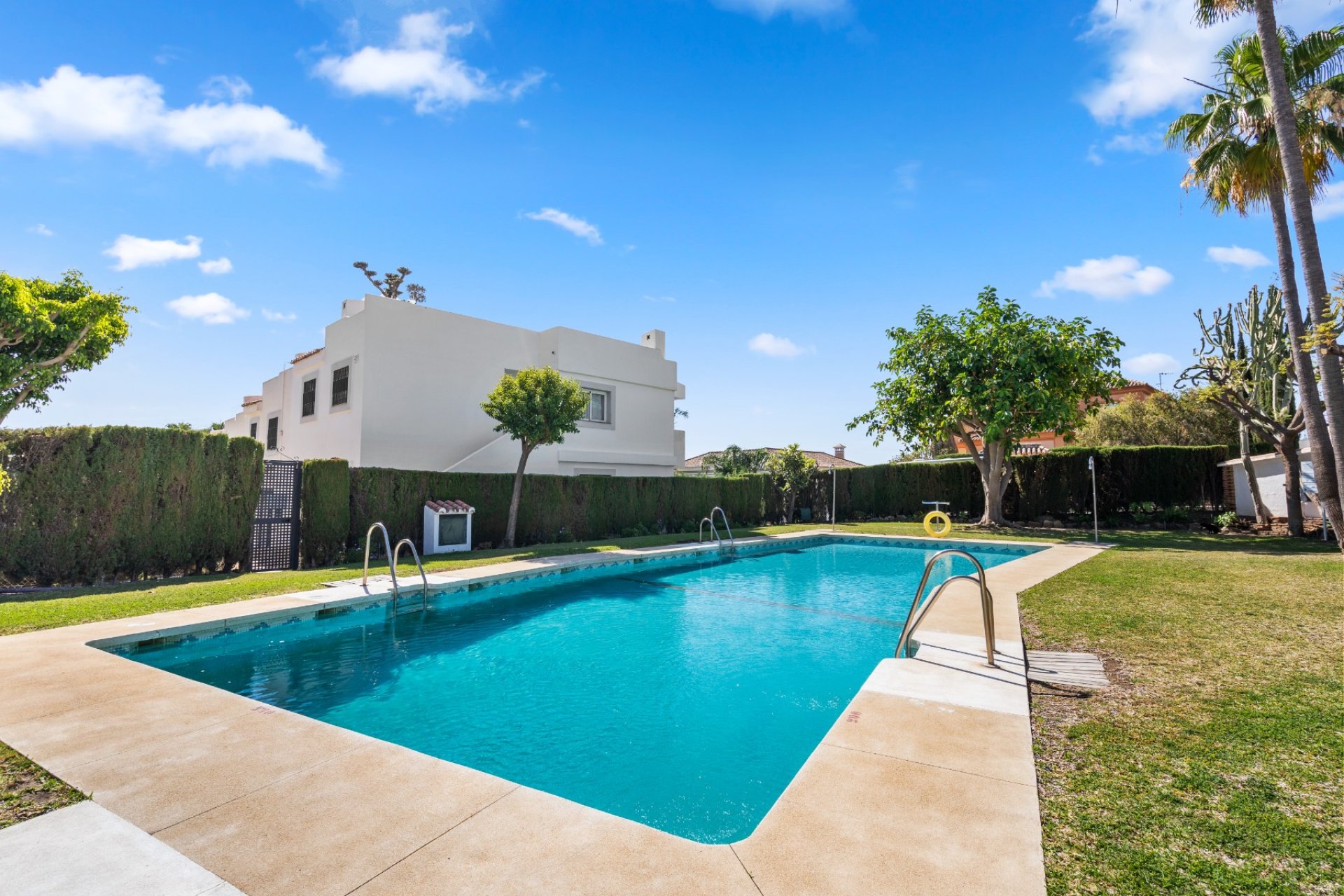 Reventa - apartment -
Marbella - Nueva Andalucía