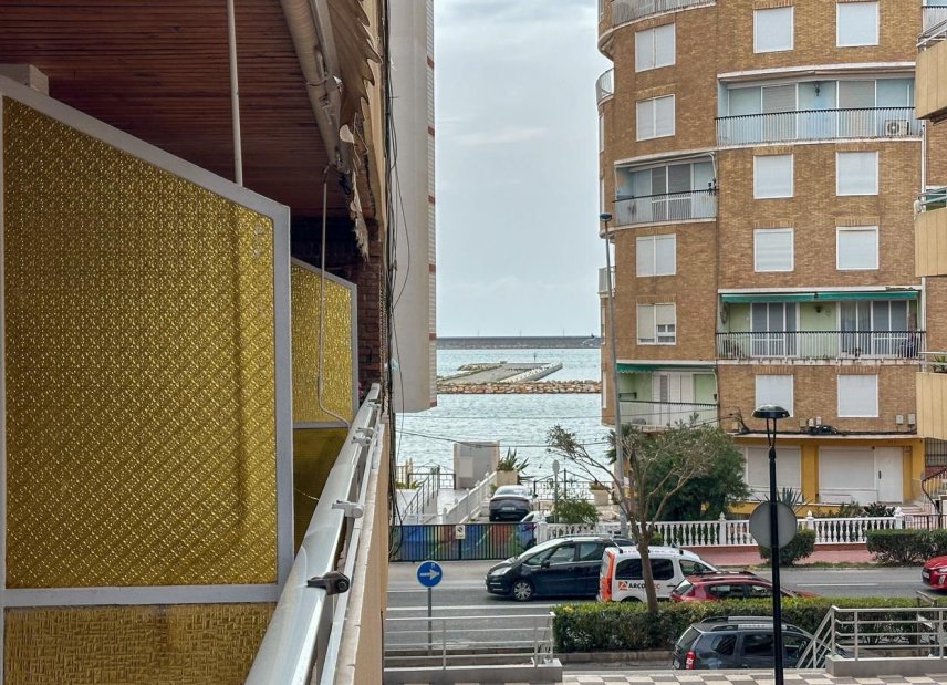 Reventa - apartment -
Torrevieja - Playa Los Naufragos
