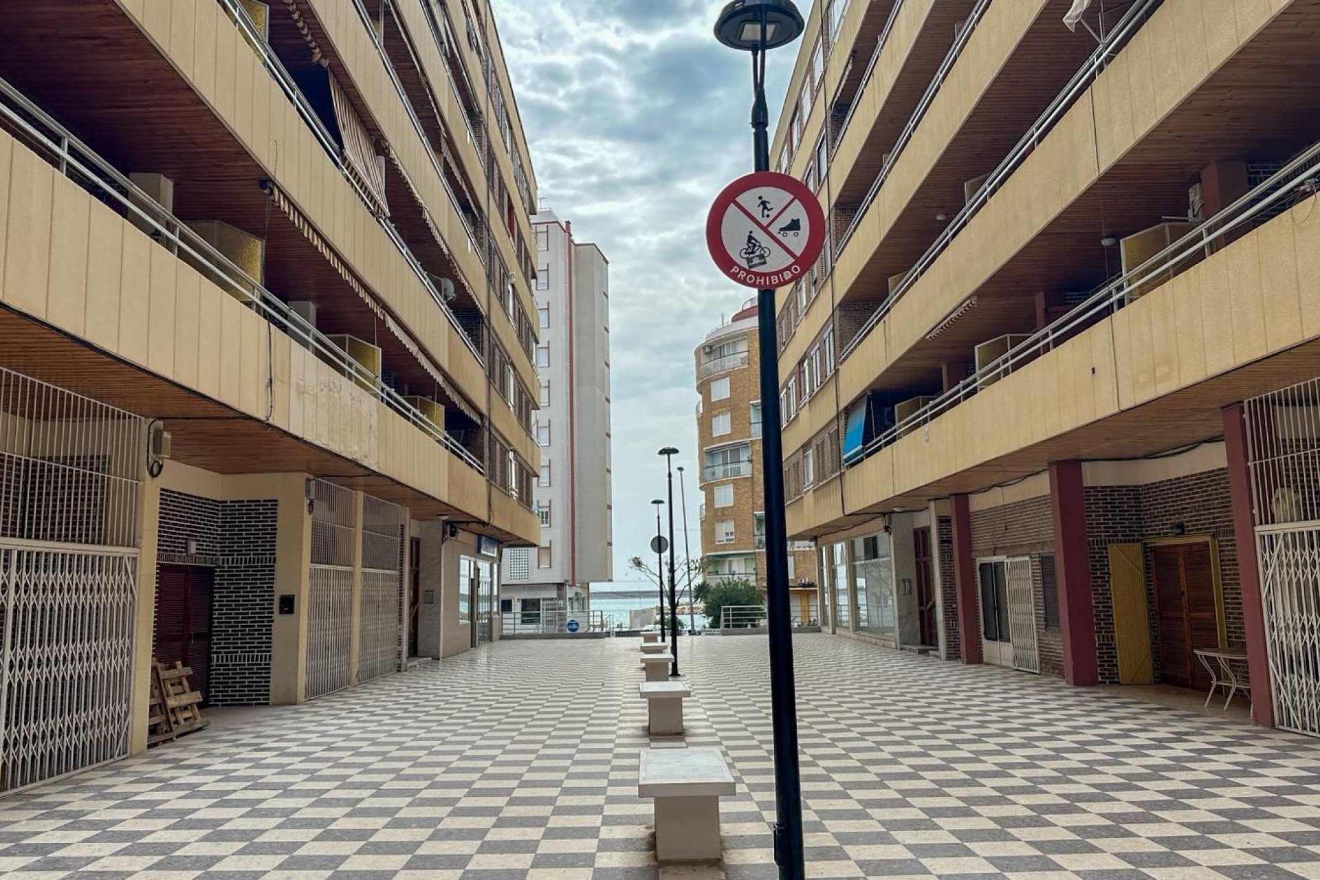 Reventa - apartment -
Torrevieja - Playa Los Naufragos