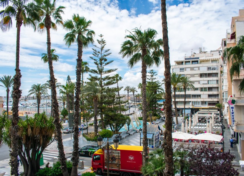 Reventa - apartment -
Torrevieja
