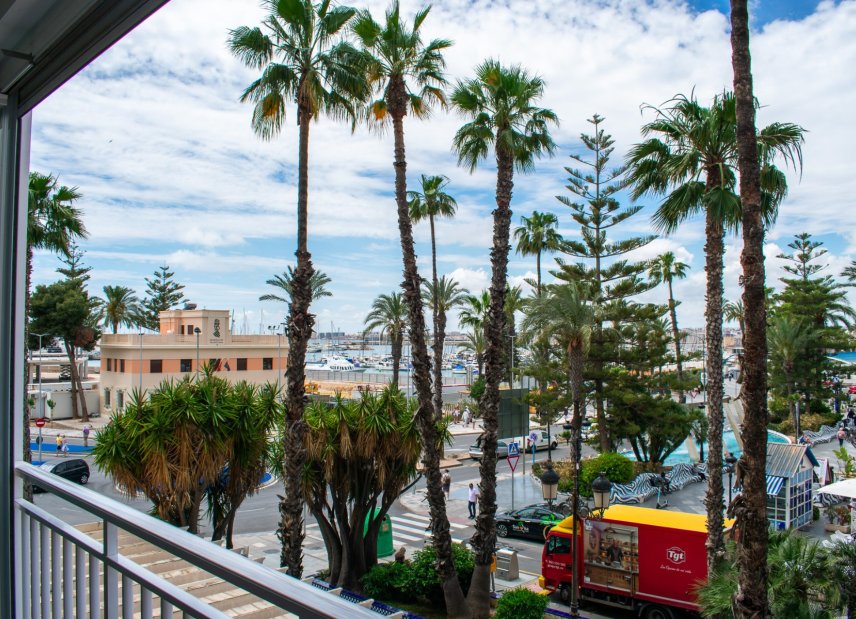 Reventa - apartment -
Torrevieja