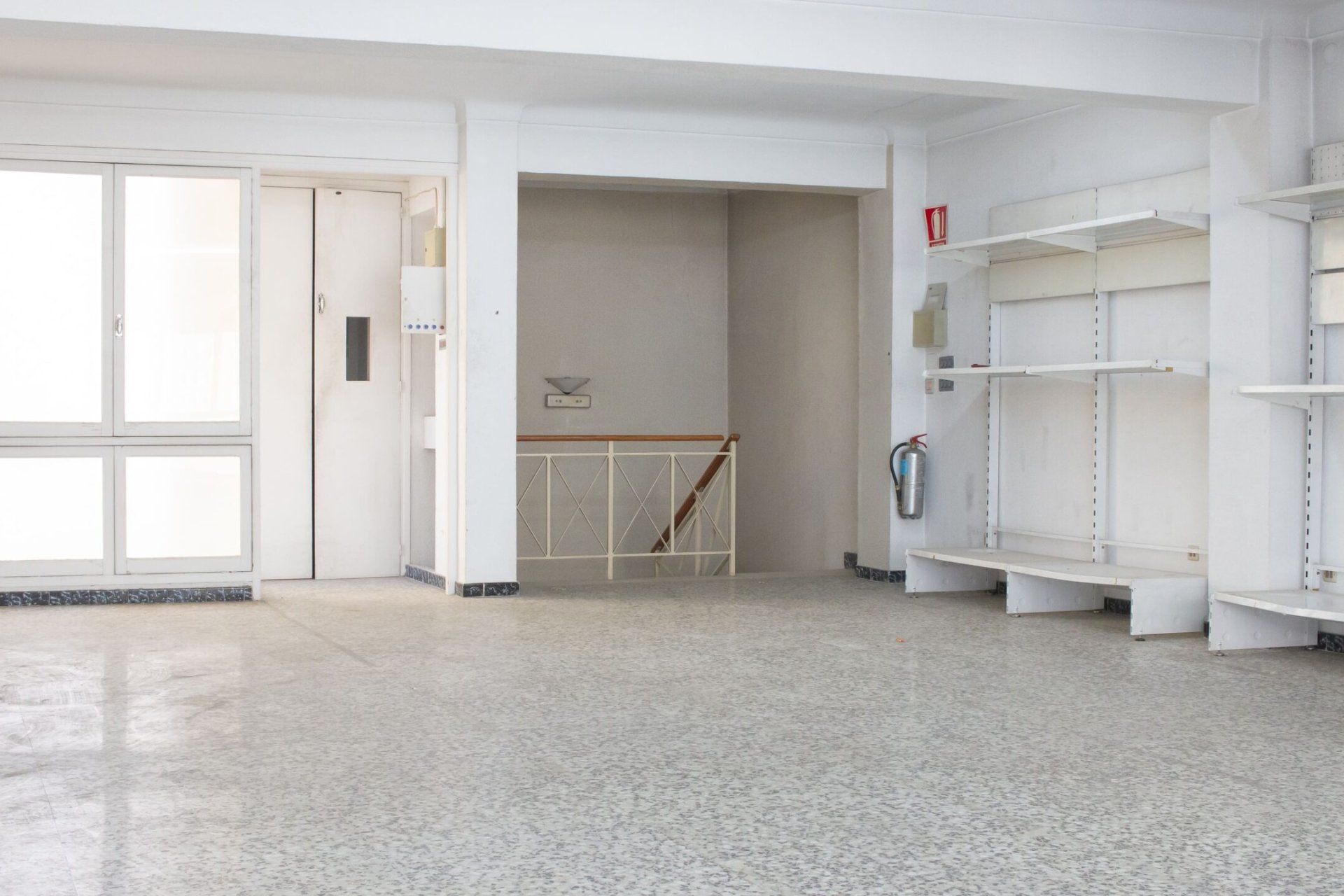 Reventa - Comercial -
Torrevieja - Center