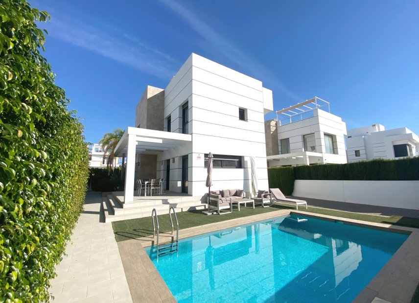 Reventa - Villa -
Ciudad Quesada - Doña Pepa