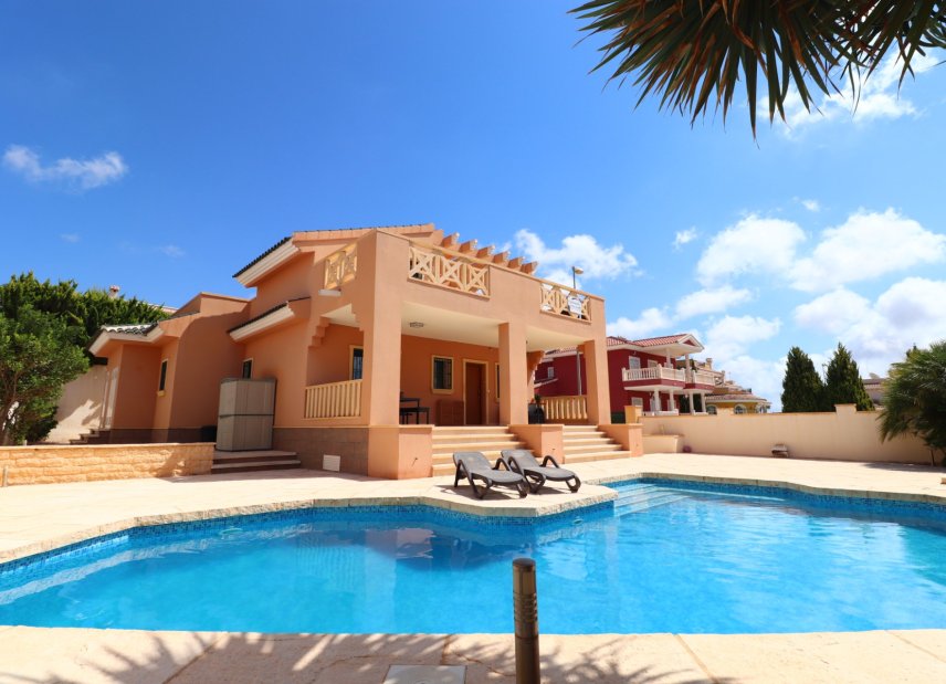 Reventa - Villa -
Ciudad Quesada - La Fiesta