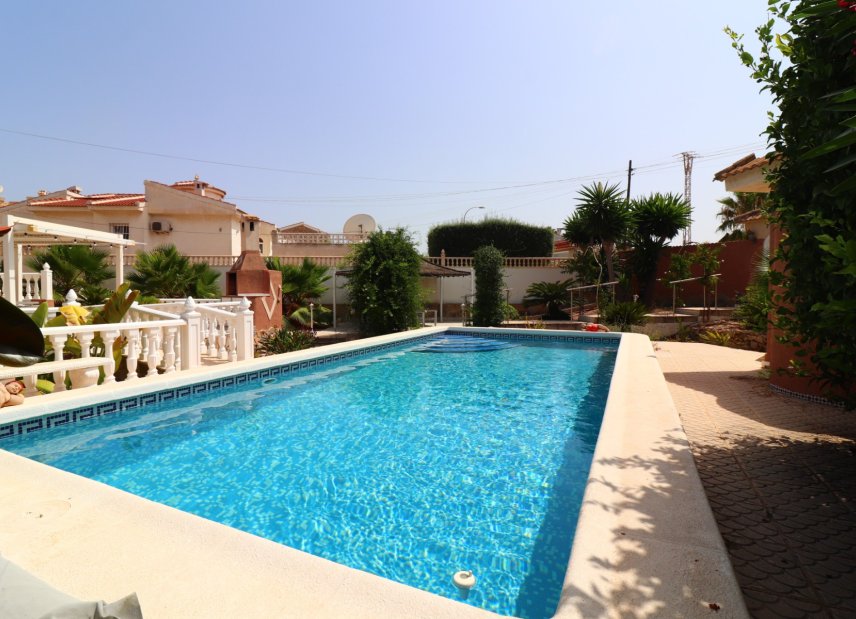 Reventa - Villa -
Ciudad Quesada - La Fiesta